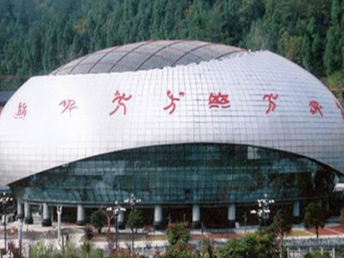 牙克石体育中心球形网架加工安装